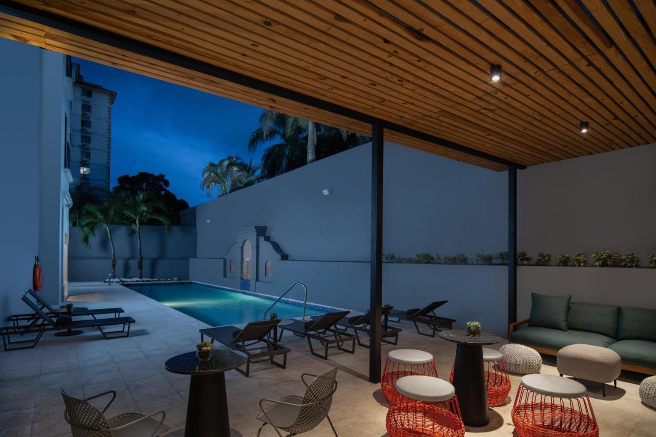 Courtyard By Marriott Santo Domingo Hotel Exterior photo