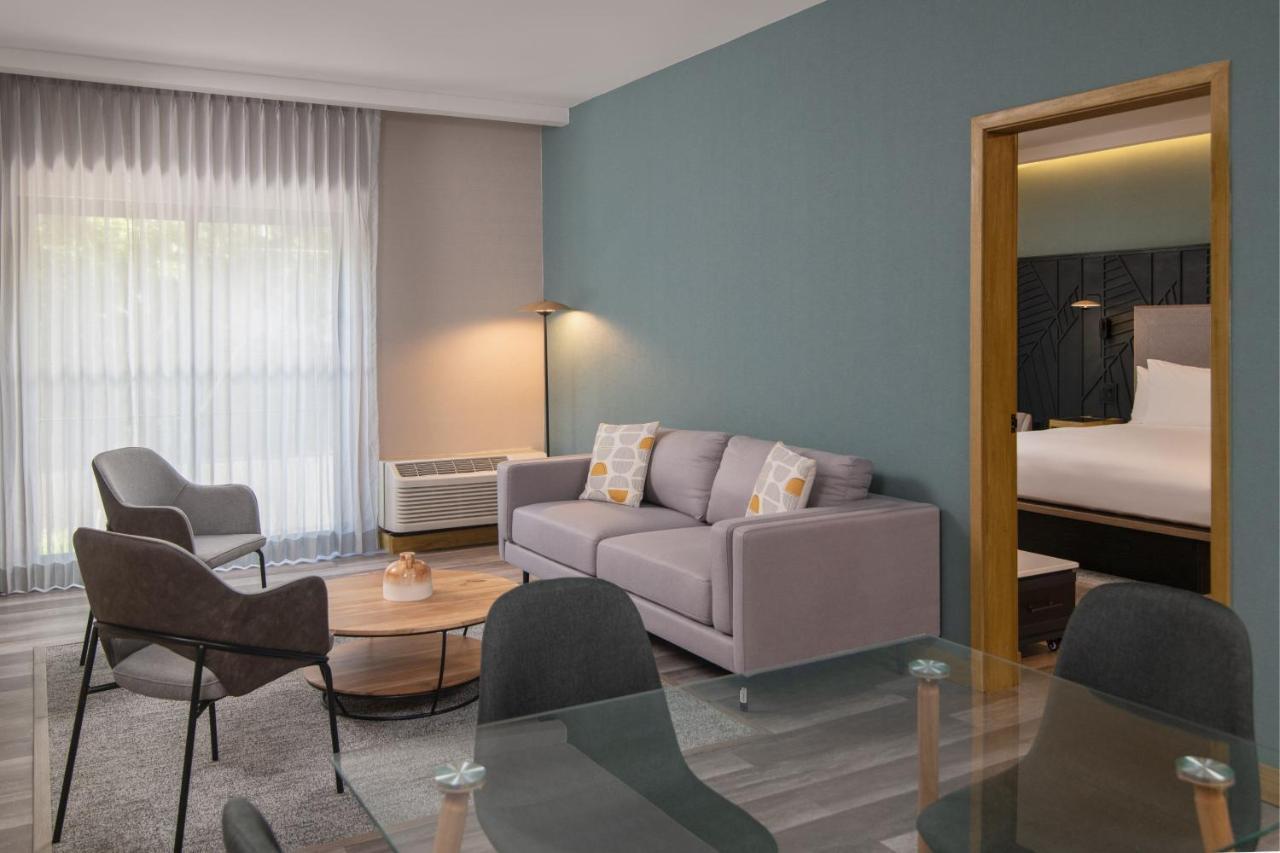Courtyard By Marriott Santo Domingo Hotel Exterior photo