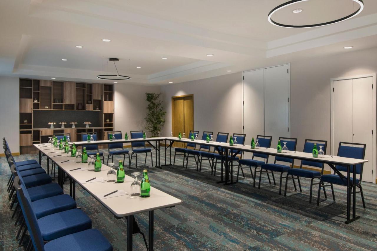 Courtyard By Marriott Santo Domingo Hotel Exterior photo