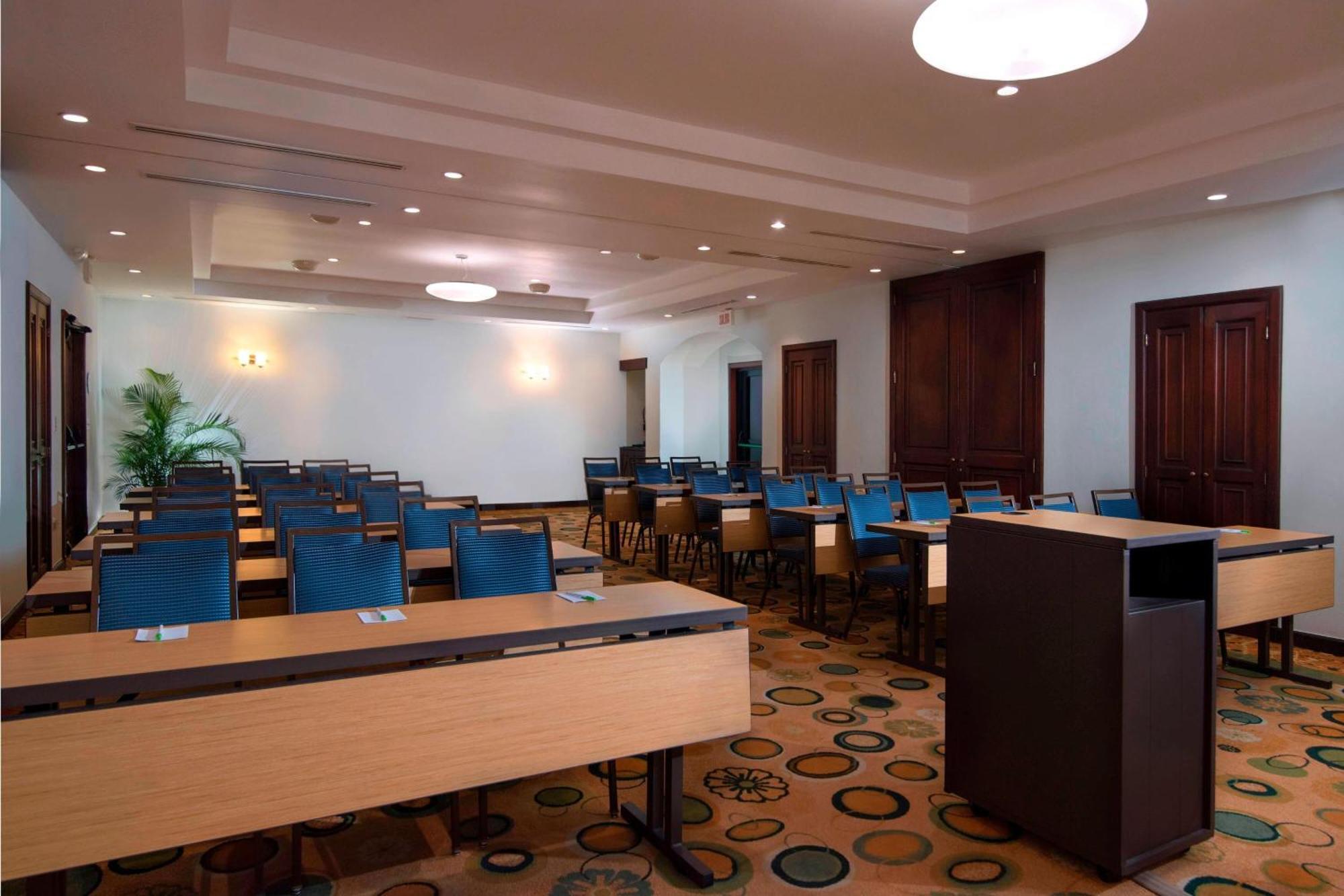 Courtyard By Marriott Santo Domingo Hotel Exterior photo