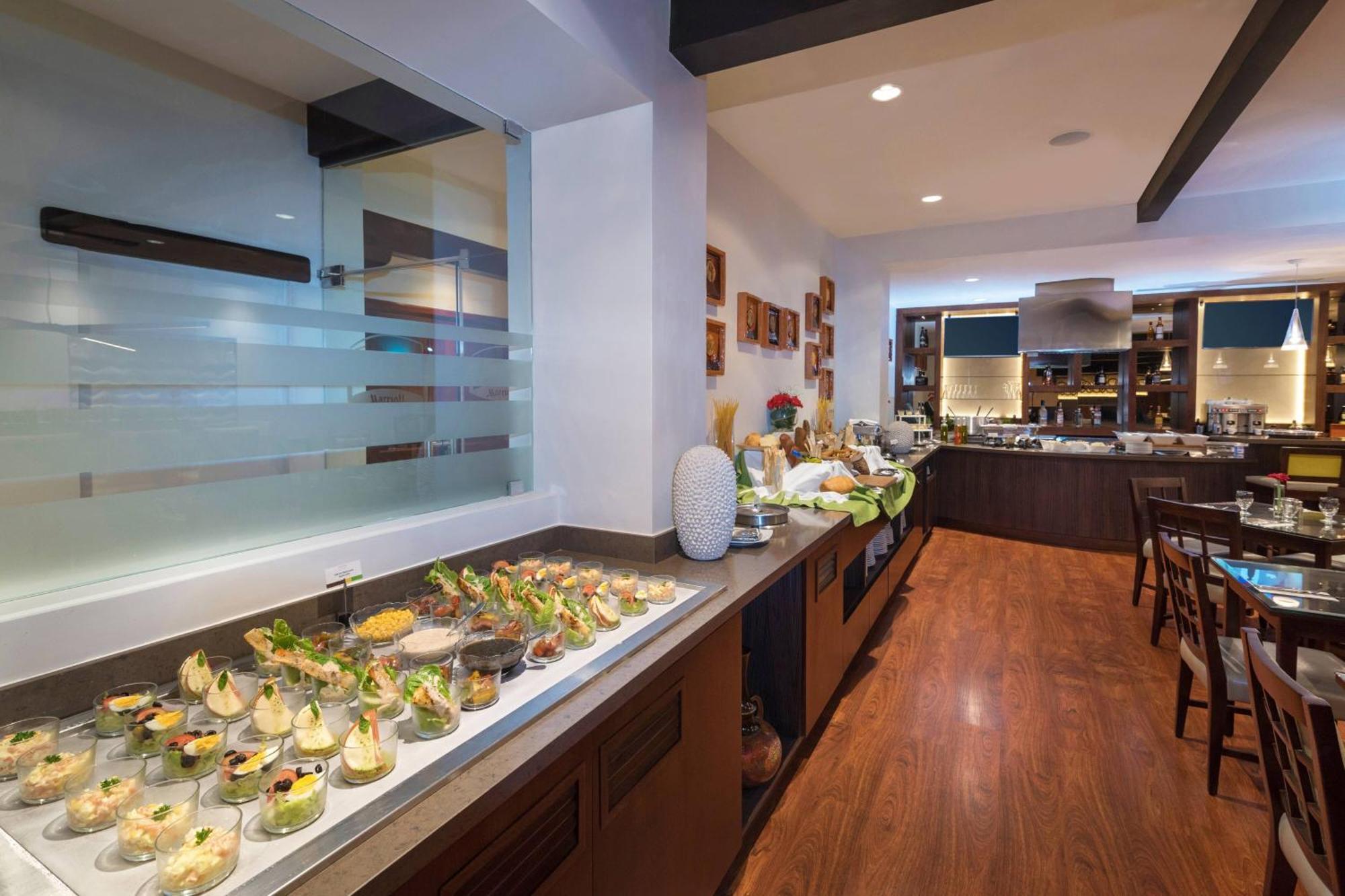 Courtyard By Marriott Santo Domingo Hotel Exterior photo